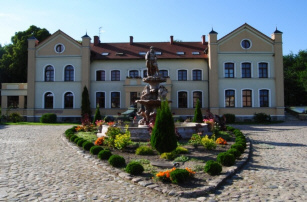 Hotel pałac nad jeziorem jazda konna restauracja konferencje w Polsce